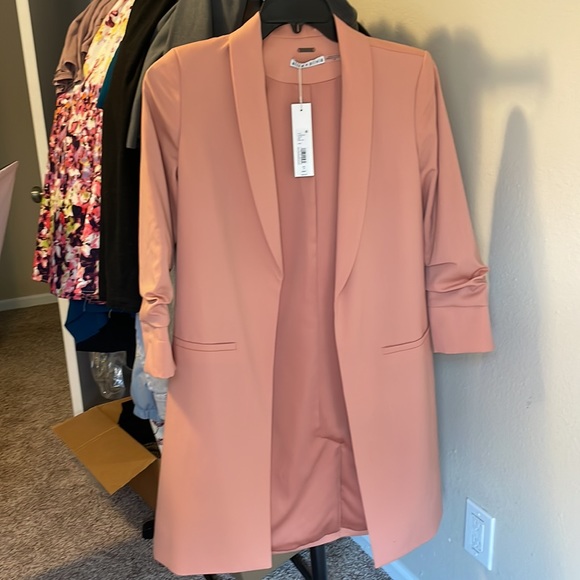 Alice + Olivia Ruched Sleeve Blazer - Picture 2 of 7